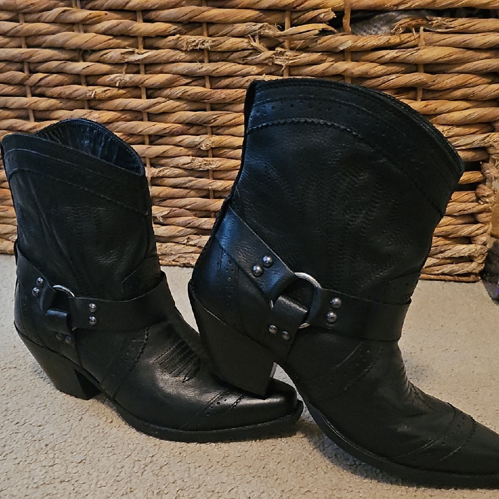 VERY VOLITALE Black Leather WESTERN  Ankle Boots
